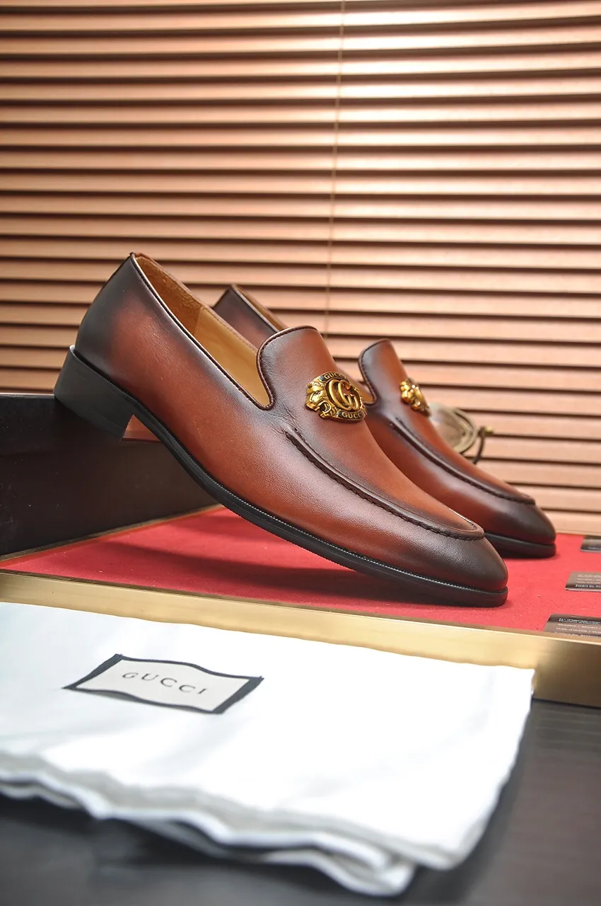 Men's shoes💰500💶Italy's top luxury men's shoe giant (GUCCI) (Gucci) (full cowhide lining) new arrival🍃Original European style🔰 Pleasant to the eye😍In order to make the shoes more durable and non-deformable🌀The production continues to follow traditional methods but there is still no lack of innovation💪Choose original sheepskin for the leather♻️ Smooth and natural And extra bright ⭐Made of imported cowhide, the first choice of rich people 38-45 (45 customized)
